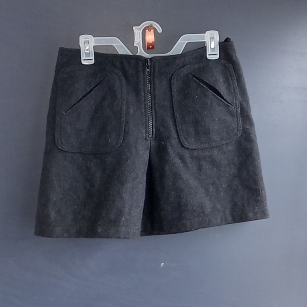 GAP Wool blend gray mini skirt size 8 front zipper